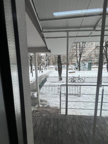 Piata Veteranilor, Militari, Iuliu Maniu, 50 m fata de metrou Lujerului.