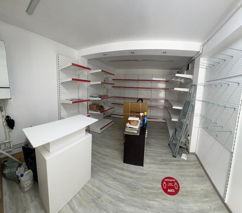 Piata Veteranilor, Militari, Iuliu Maniu, 50 m fata de metrou Lujerului.